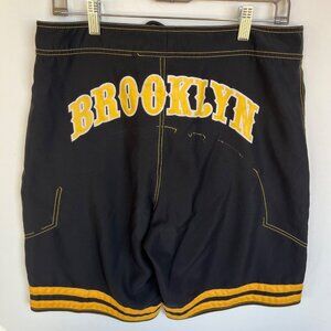 Brooklyn Men's 32 Shorts Black/Yellow Physical Science Surf Board Active Bottoms